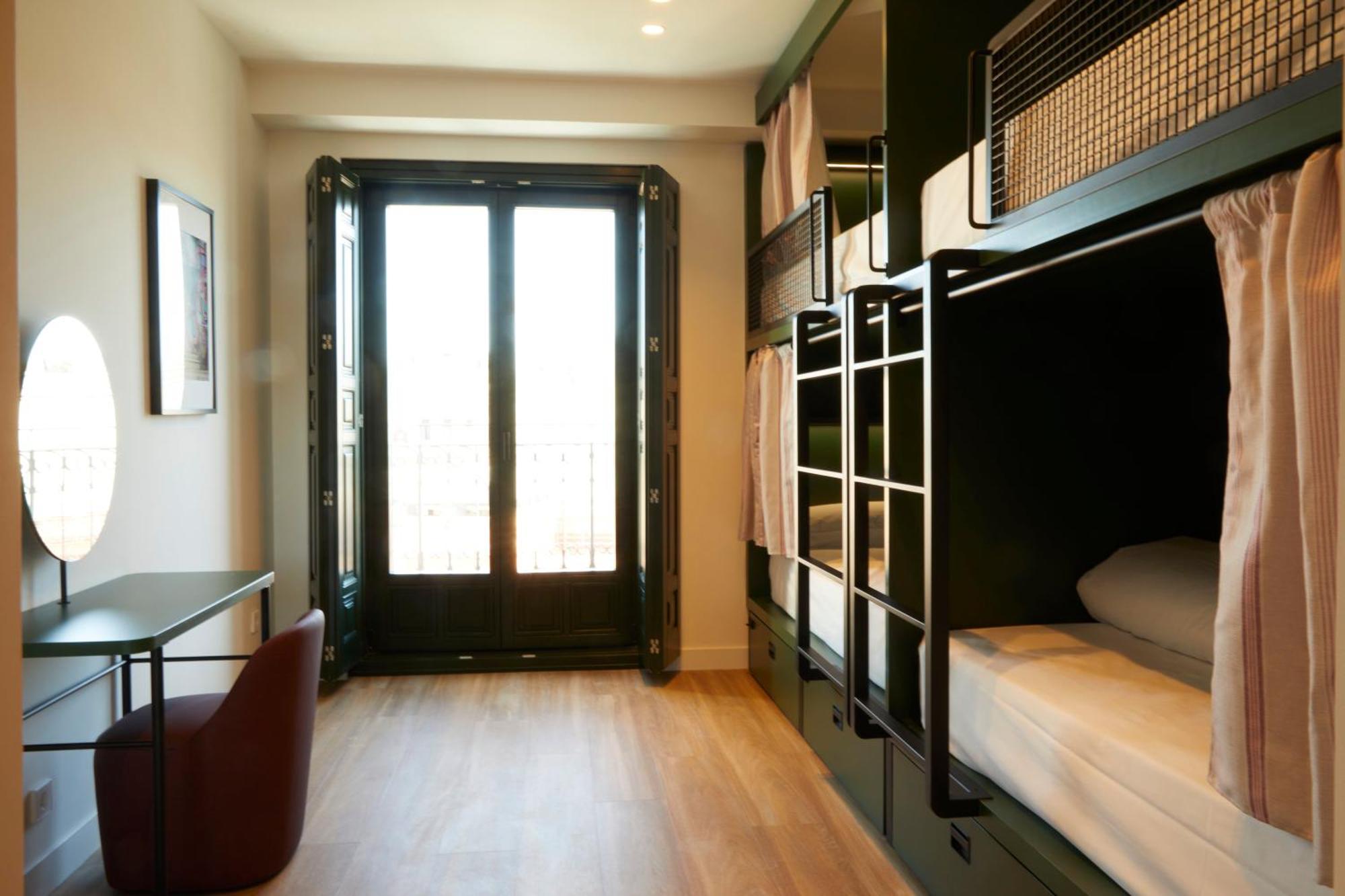 Latroupe Prado Hostel Madrid Eksteriør billede